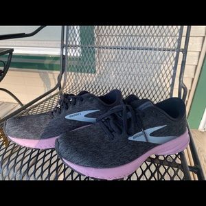 BROOKS launch 7 Running shoes. Size 8.